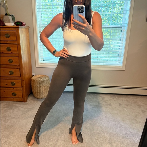 ALO Yoga Brown Flare Pants - Picture 1 of 2